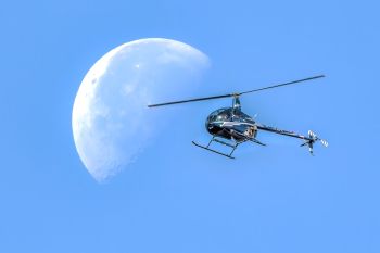 01-11-maane-helikopter-Søren Gülck